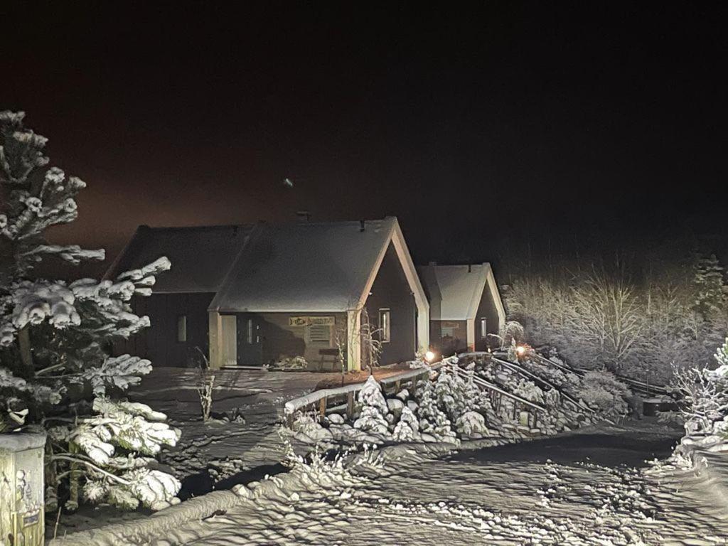 Osada Skoczkowo Komfortowe Domki Z Jacuzzi Nad Jeziorem- Sauna- Balia- Prywatny Staw Wedkarski Podiazy エクステリア 写真