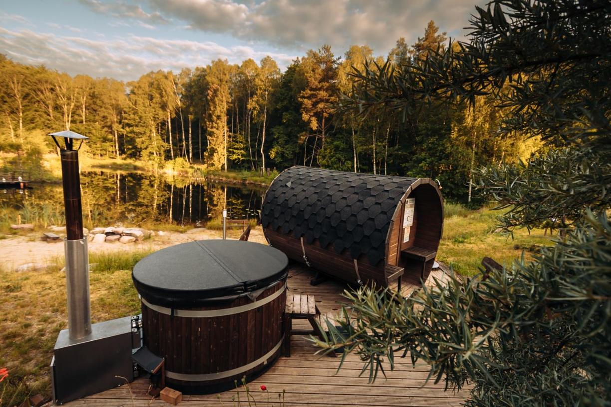 Osada Skoczkowo Komfortowe Domki Z Jacuzzi Nad Jeziorem- Sauna- Balia- Prywatny Staw Wedkarski Podiazy エクステリア 写真