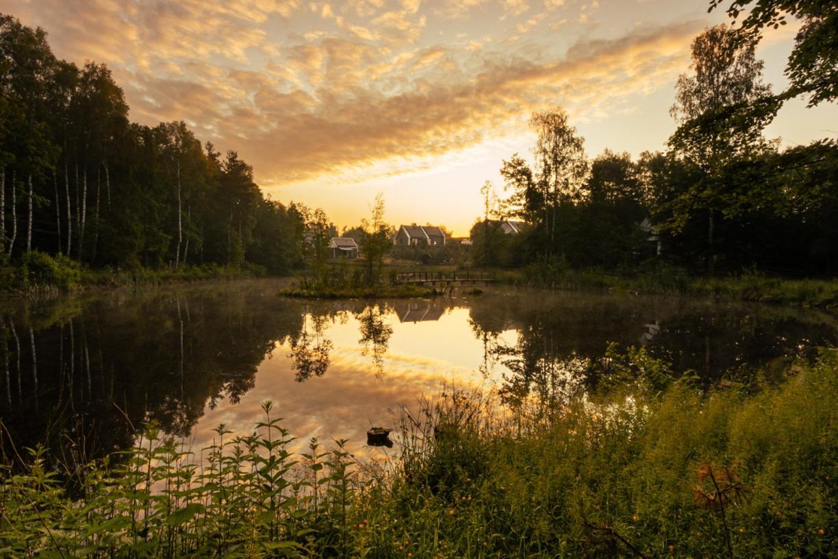 Osada Skoczkowo Komfortowe Domki Z Jacuzzi Nad Jeziorem- Sauna- Balia- Prywatny Staw Wedkarski Podiazy エクステリア 写真