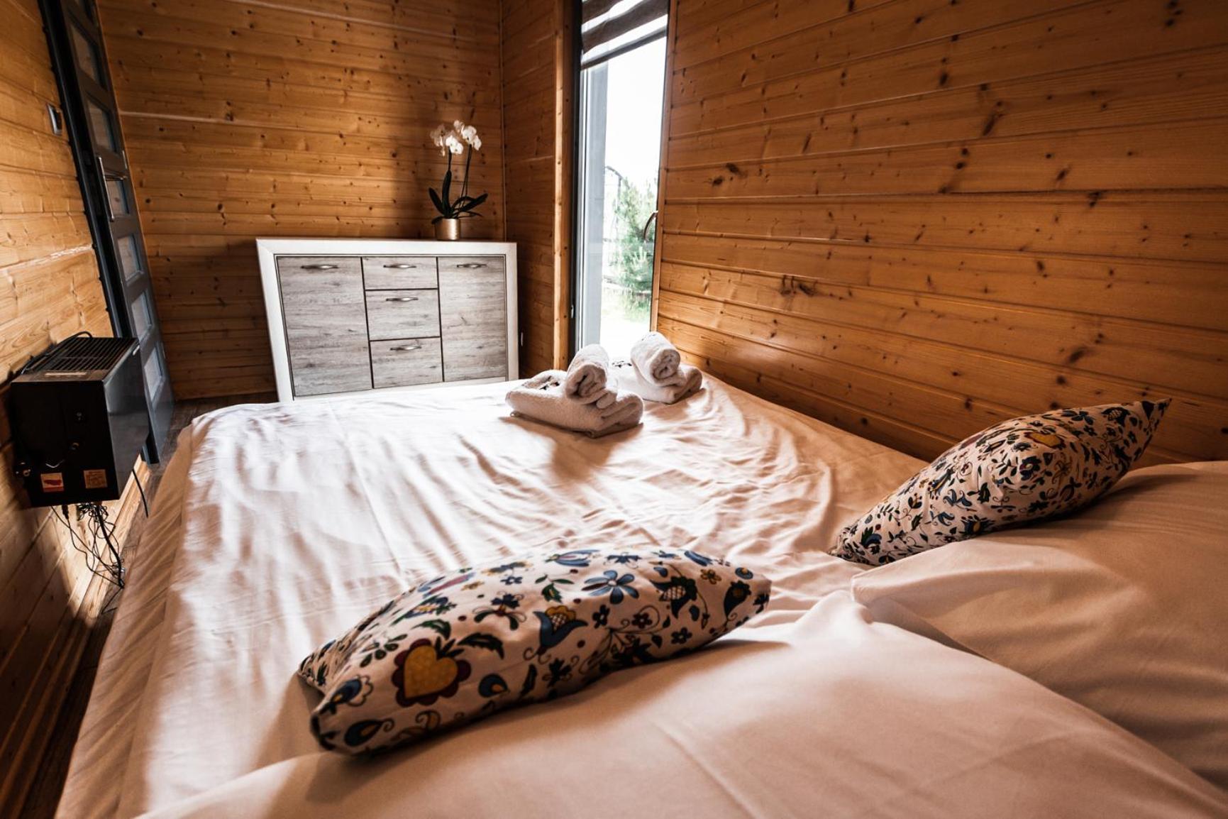 Osada Skoczkowo Komfortowe Domki Z Jacuzzi Nad Jeziorem- Sauna- Balia- Prywatny Staw Wedkarski Podiazy エクステリア 写真